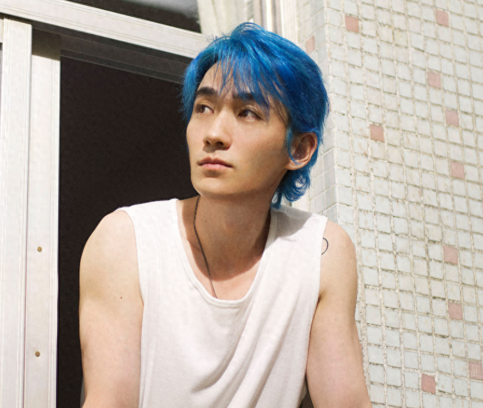 朱一龙新片扑街!本人落泪上热搜,宣发人员暗讽:年龄大还甩锅