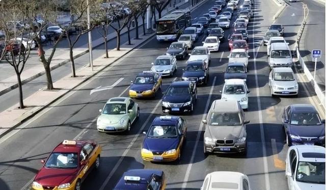 中国车牌有两个字母是禁止使用的！很多人不明白，原因其实很简单