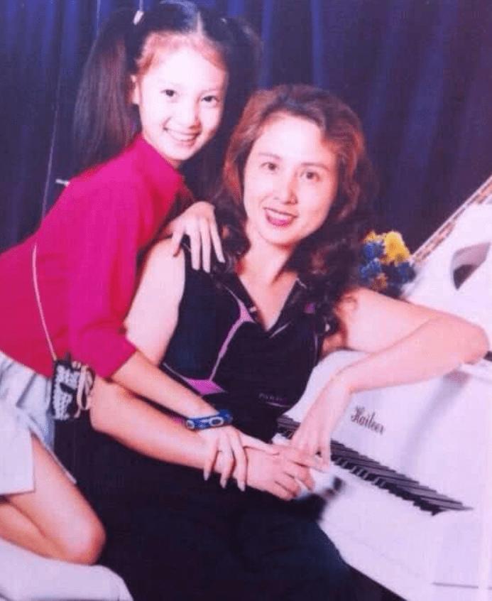 隐瞒14年！金晨亲生父亲身份曝光，难怪女儿能大红大紫