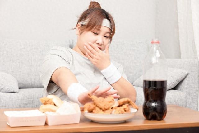 血脂高看身材就知道?医生:血脂高的人,注意身材变化的这些信号