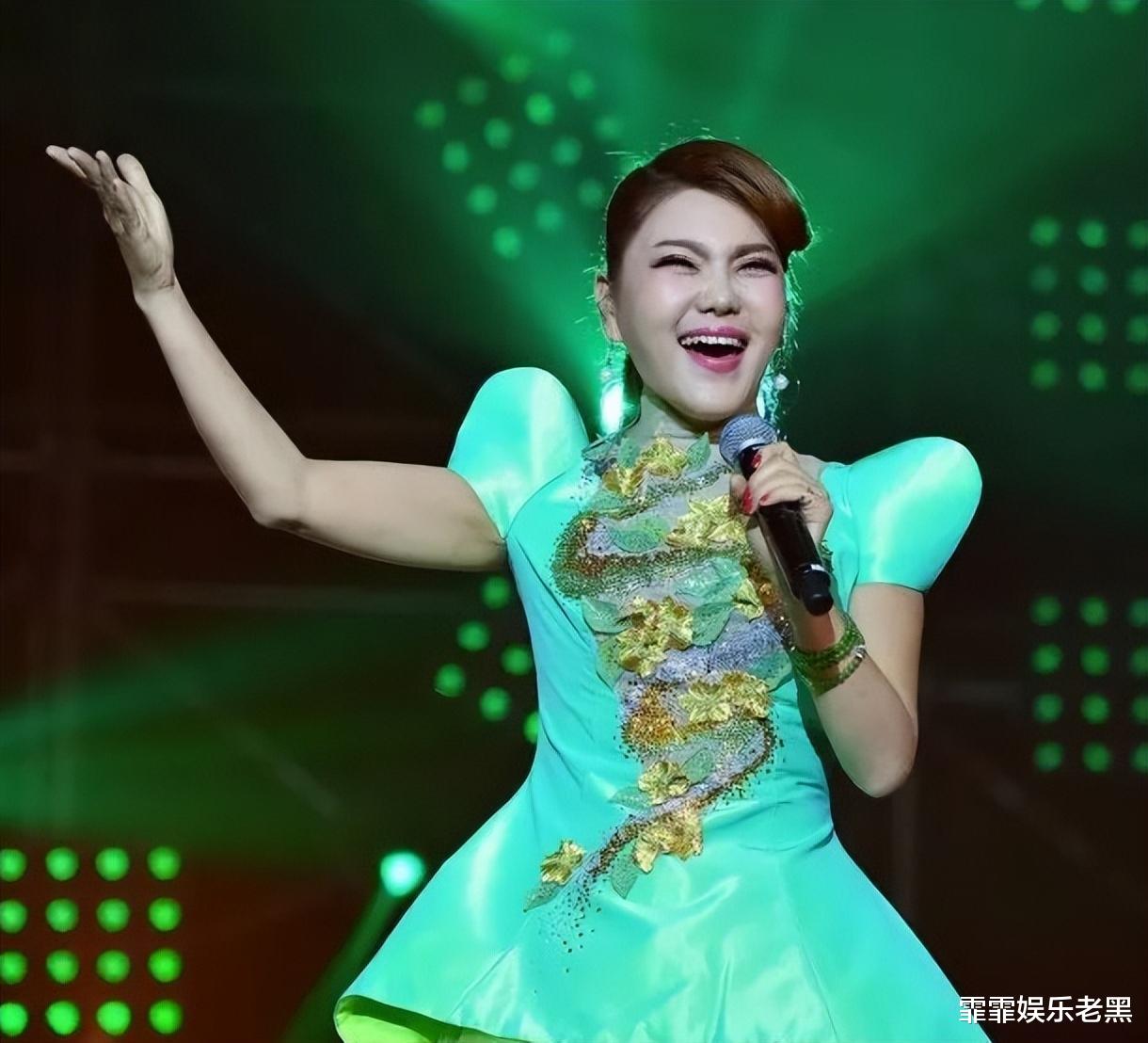 从央视宠儿到跳梁小丑,抢歌出道的乌兰图雅,早已活出自己的模样