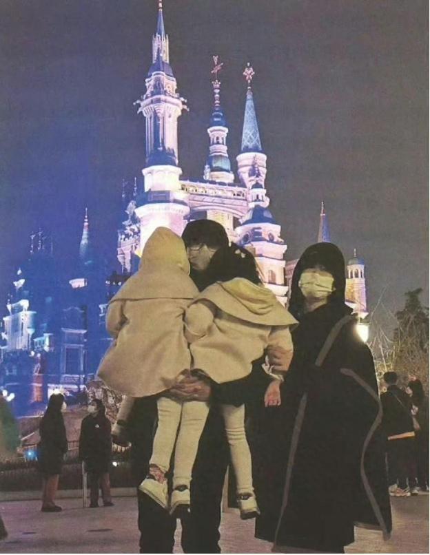 三个女儿轮流住院,张杰马来西亚突发病症,谢娜接连发文好可怜!