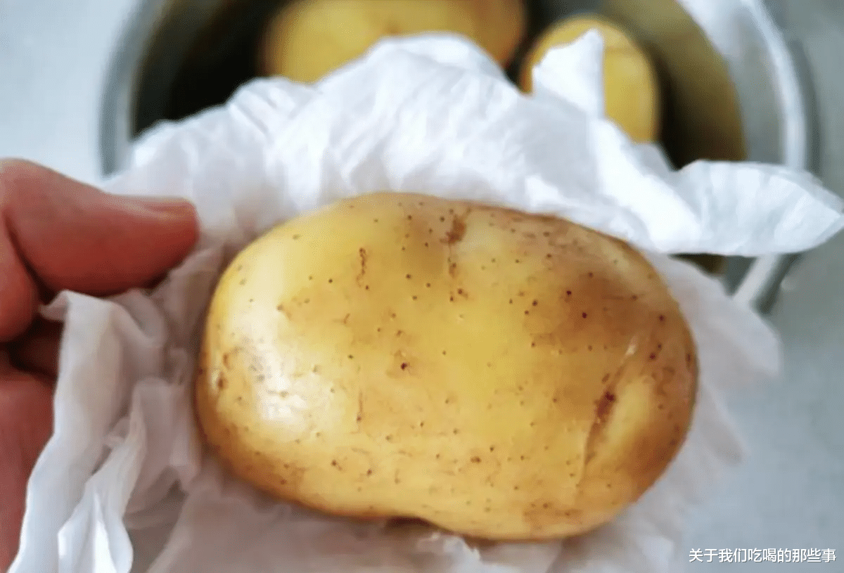 今天才知道,保存土豆这么简单,放一年不发芽不腐烂,不学可惜了