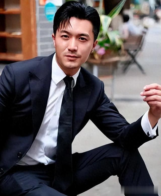 男人50岁后，建议远离这3种“老人头”，换成另外3种更有绅士气质