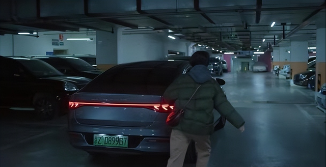 《凡人歌》结局:那隽患惊恐症!那伟创业失败全家搬离北京卖卤货