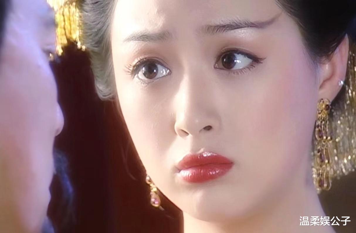 看了蒋欣19岁和刘亦菲合影,才知道她有多美,难怪41岁秒了关晓彤