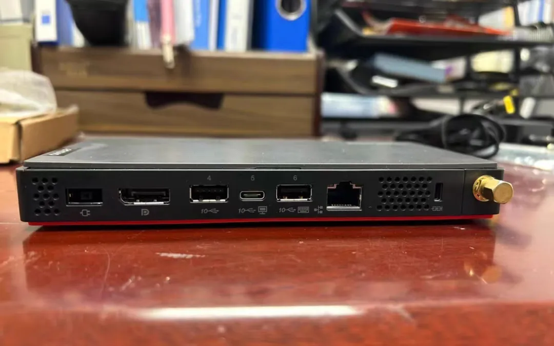 可隨身攜帶的mini小主機，八代酷睿性能還行，還有AMD版本