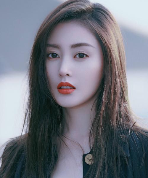 滤镜下是美女，现实中是“女鬼”！这些瘦到病态的明星，真恐怖