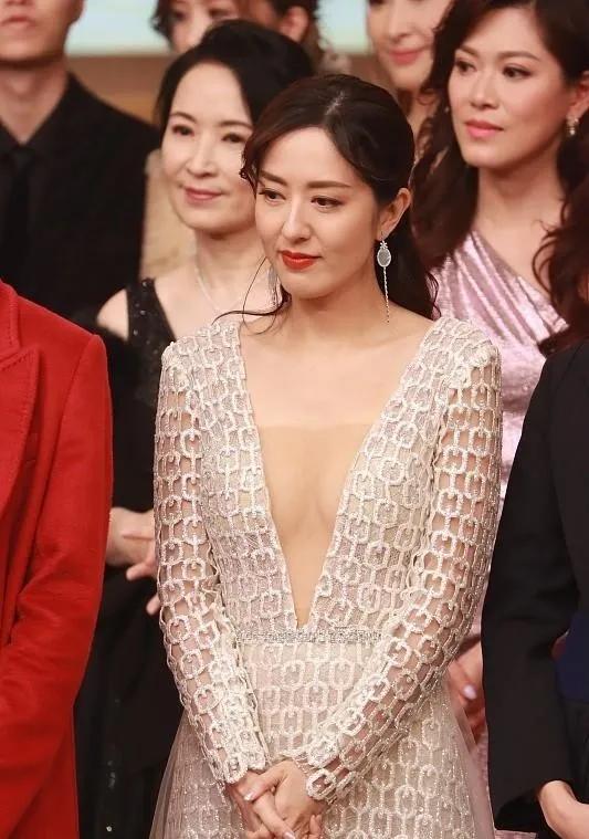 前TVB女星宣布签新公司，吐槽旧公司工作模式，离巢后终找回自我