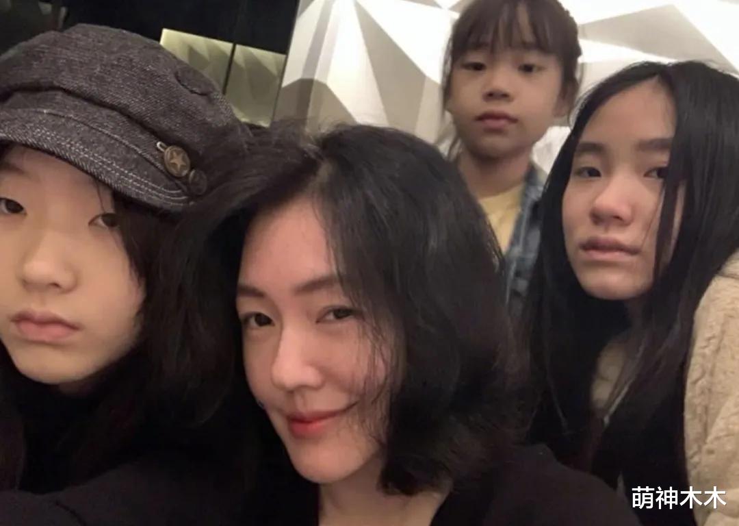 小S三女儿画作参展,台娱圈艺人狂赞“女性意识”,网友吐槽硬捧