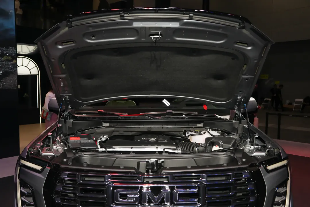 V8动力有戏?5.3米大6座总统座驾,全球同步亮相广州车展!