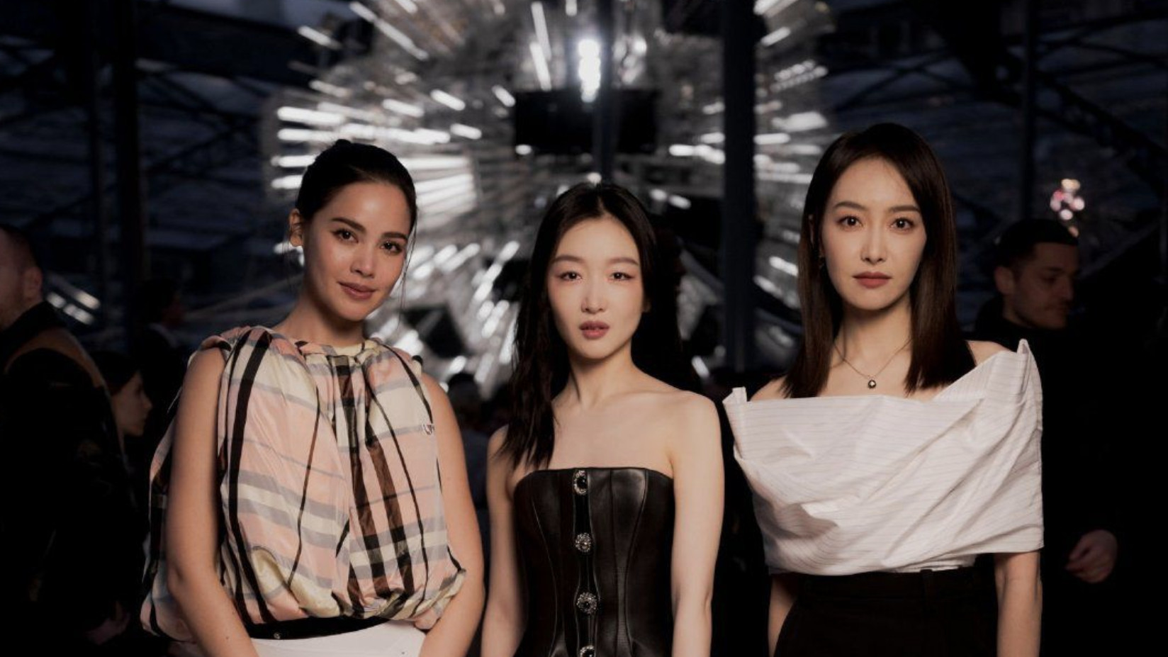 富婆不让步！再次点名周冬雨：一直拉着脸，没人强迫她营业