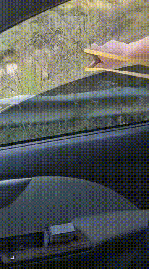 侃爷携妻子现身米兰看秀 穿着清凉挽手同行超甜蜜