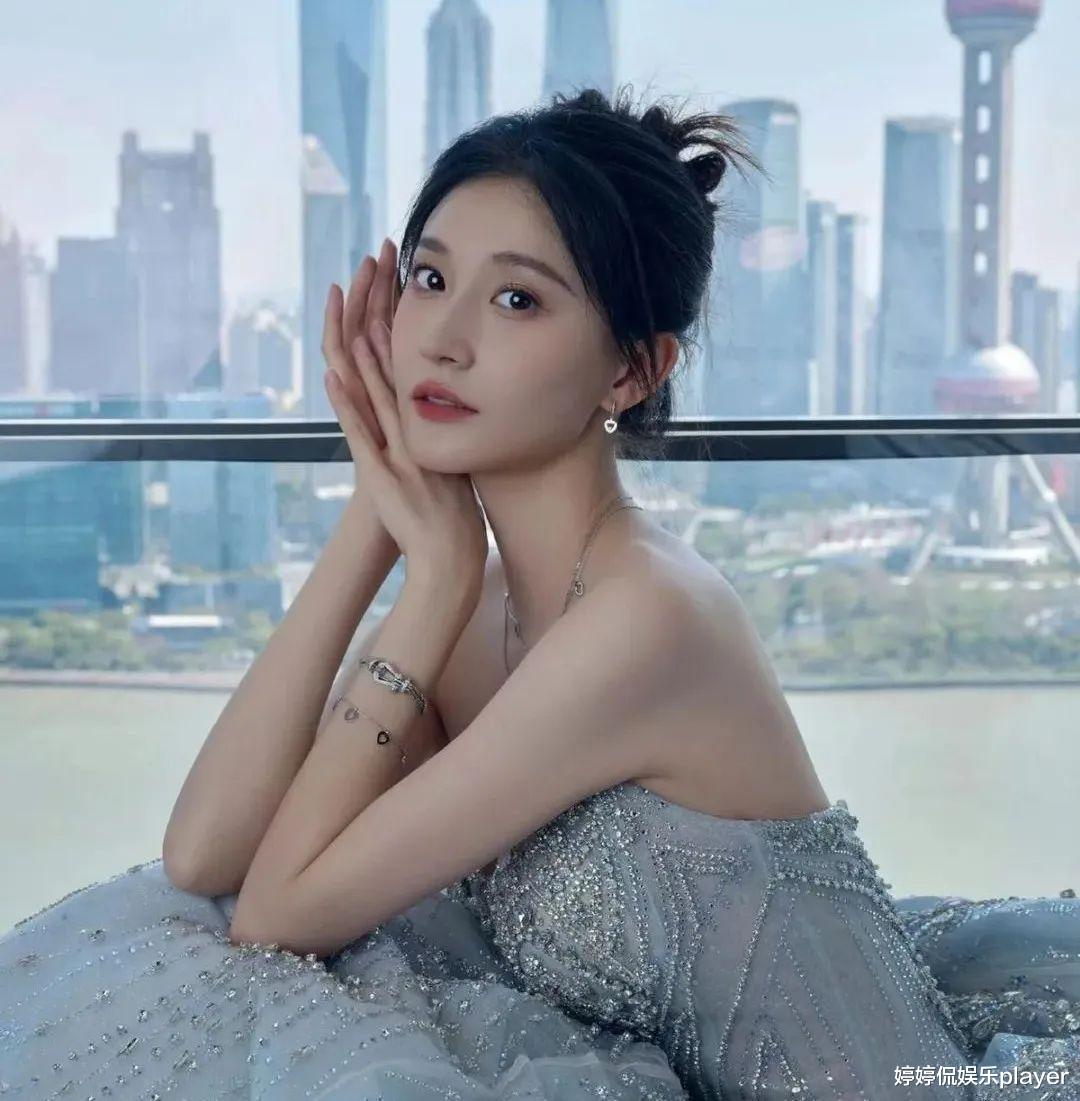 还是孙杨会娶老婆,28岁张豆豆?穿抹胸裙美若天仙,长得比明星还漂亮