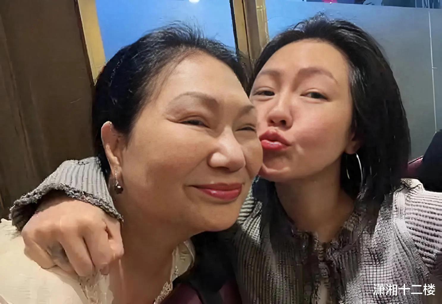 小S首露面白了头发很憔悴，“御用记者”曝光，邻居：比拍戏还吵