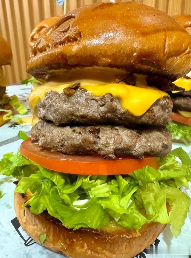 街边廉价小吃被捧成“高价网红”,专割年轻“韭菜”,真吃不起了