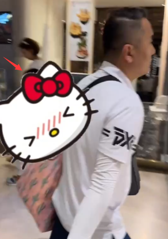 陈思诚佟丽娅一家三口泰国游玩,生图又美又瘦,8岁朵朵暴风抽高