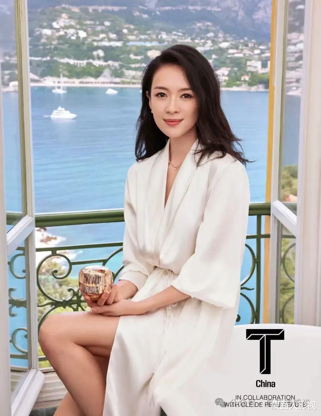 章子怡戛纳风采：踢腿图现，放肆笑颜，雀斑亦美