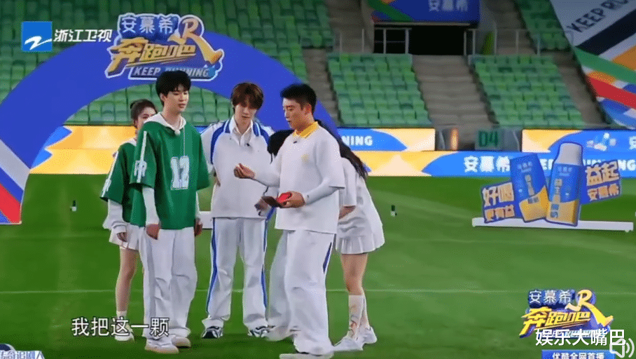 郑恺|《奔跑吧》收官,郑恺将奖牌送给苏炳添,看似暖心其实另有深意