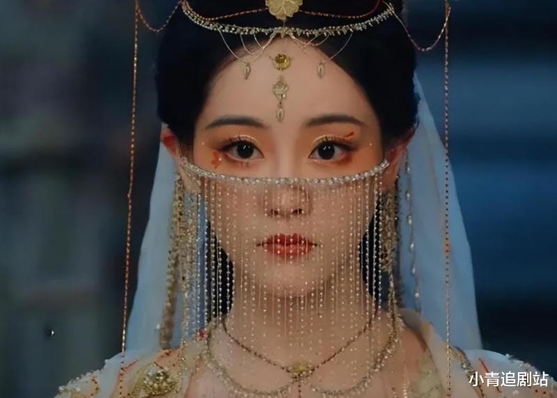 《灵魂摆渡》四大流量女星，杨紫脸小了，彭小苒认不出，她俩最美