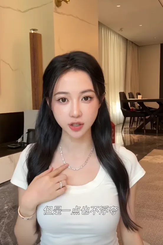 潘玮柏上海的家公开大又豪,妻子全职在家,晒日花30万的贵妇生活