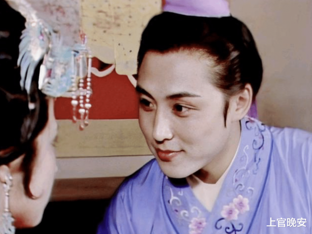 “天生桃花眼”的男星只服这6位，眉目传情自带苏感，看狗都深情