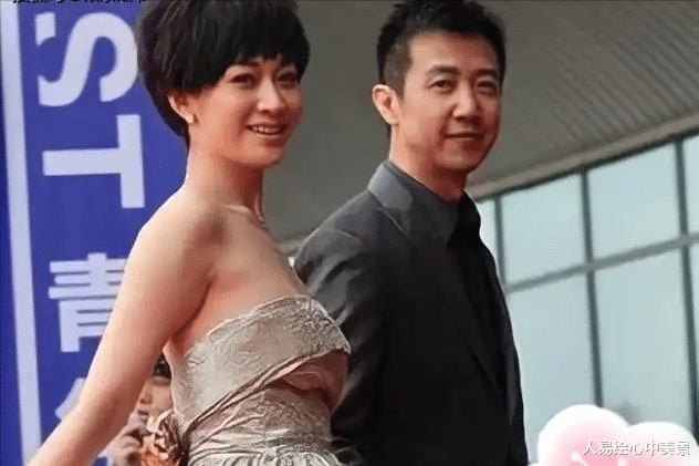 全网抵制！拿没教养当天真的她，终于惹众怒！难怪连刘晓庆都嫌弃