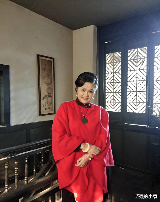 她是80年代知名女演员，嫁给军委副主席之子，离婚后过得怎么样？