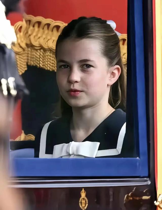 王储夫妇恩爱如初?夏洛特眼神如女王再现,凯特:我的福气在后头