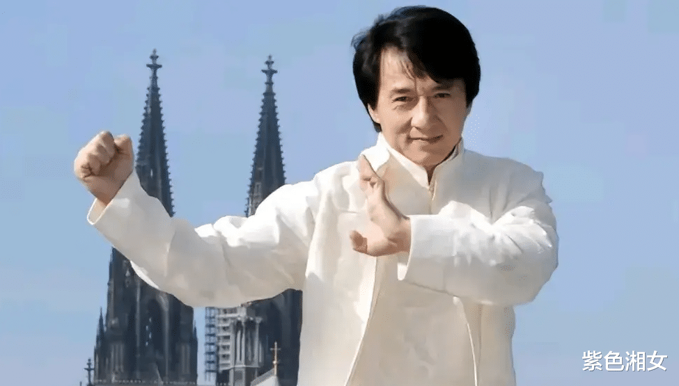 成龙老了,李连杰老了,周星驰也老了而68的他看起来像30岁