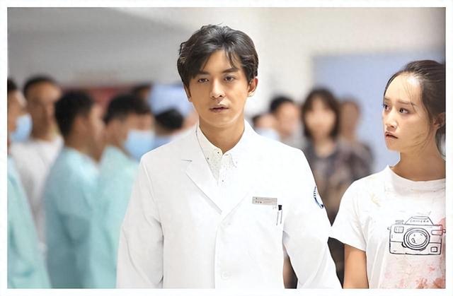 李佳航:给益达打了10年广告,一分钱没得,益达官方回复笑死人