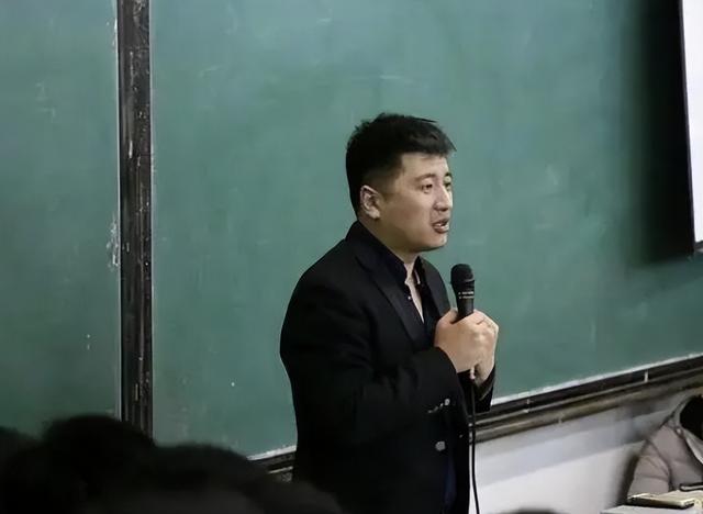 六大铁饭碗工作段位排名出炉，公务员仅排第四，王者段位钱多事少