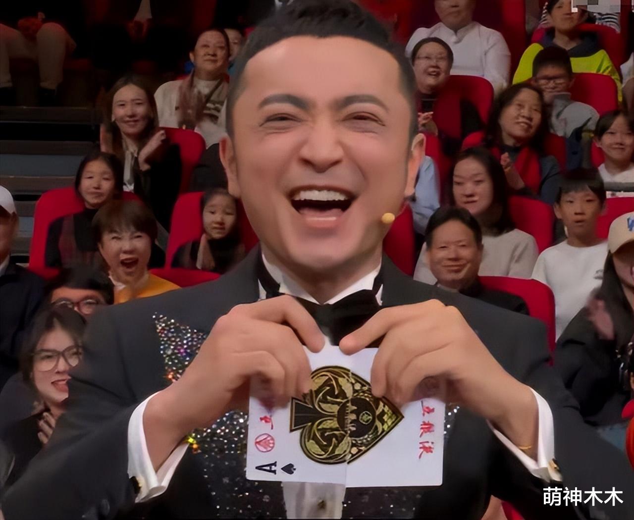 何炅主持双台元宵晚会疲态尽显,湖南台临时改顺序,戏曲节目获赞