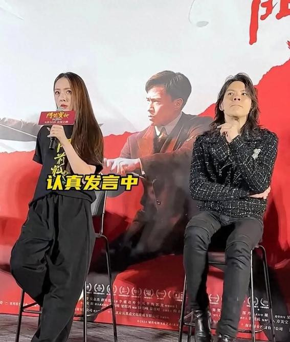 向佐高跟鞋、紧身裤、小香风出席活动，和郭碧婷两人完全无互动