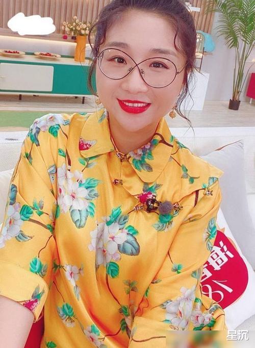 傅首尔真的黔驴技穷了:离婚后没了工作,只能靠消费老刘来博流量