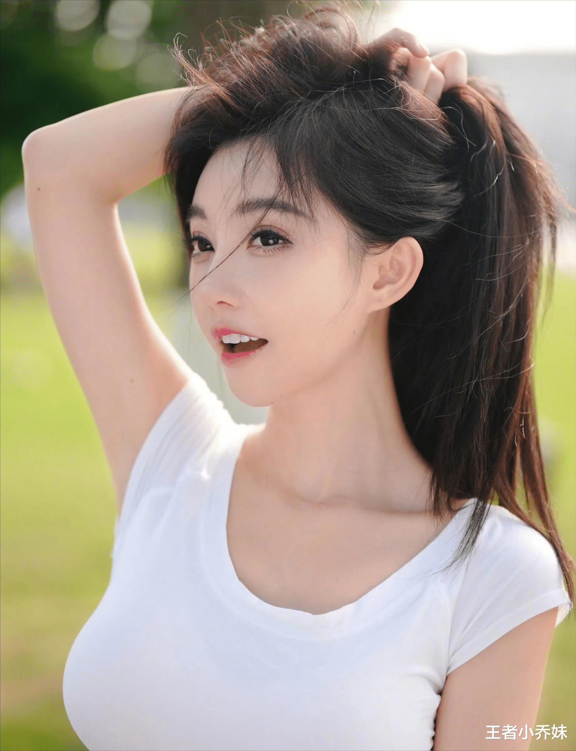 冯提莫开直播瑜伽锻炼,傲人身材一览无遗,粉丝:这身材保真吗?