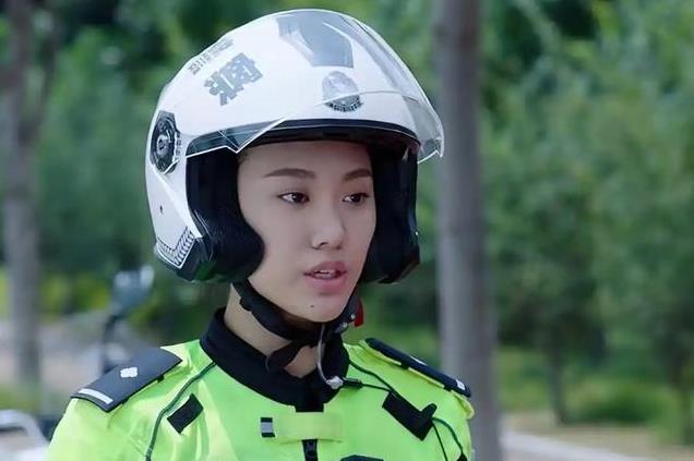 原来闫妮的女儿就是她,23岁就当上女一号,网友调侃:演技差远了