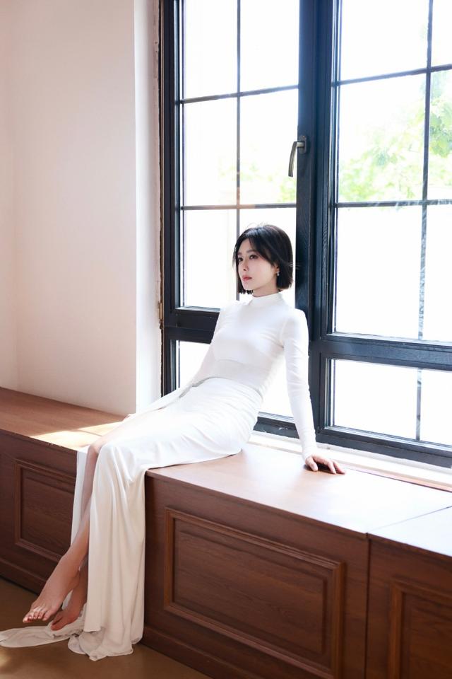 秦岚夏末秋初纯白妆造