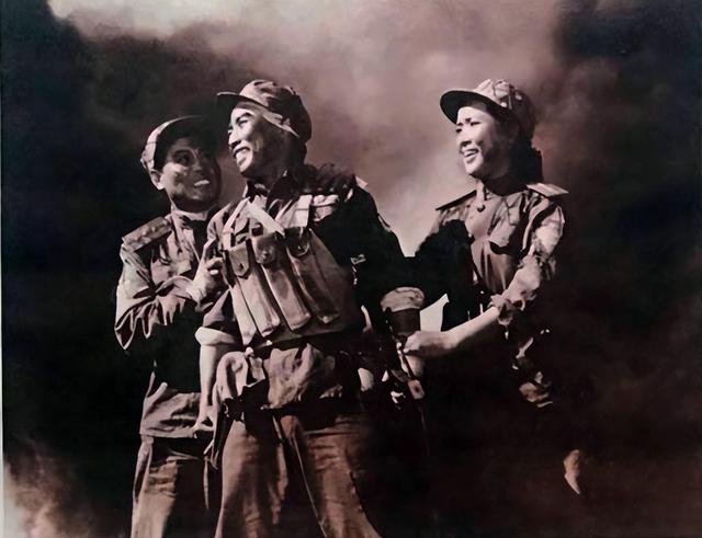 八一厂男星李炎:银幕高干专业户,与妻子恩爱一生,70岁因病去世