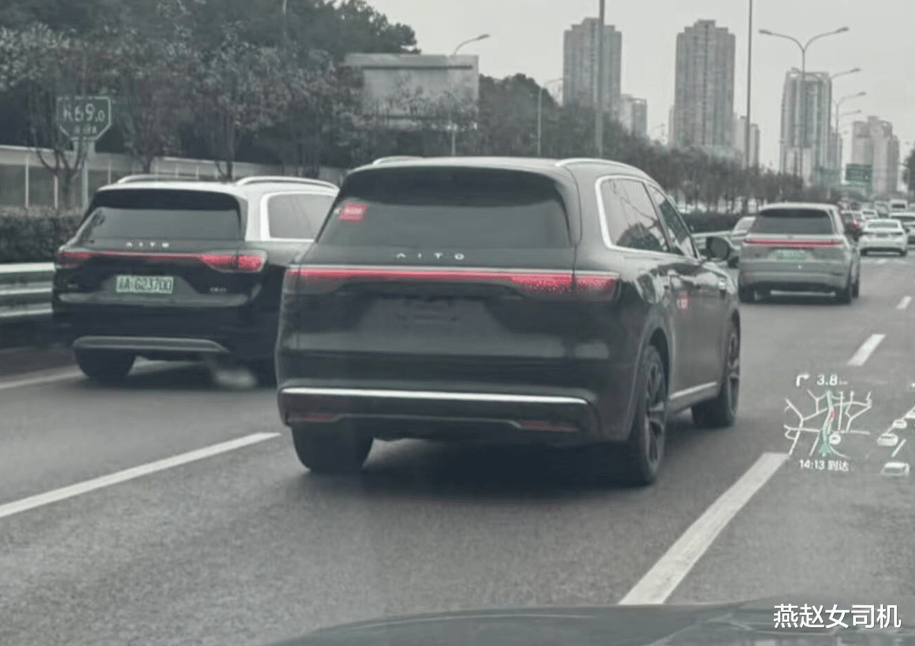 问界M8更多实车图曝光，大过理想L8，配533马力+纯电续航240km