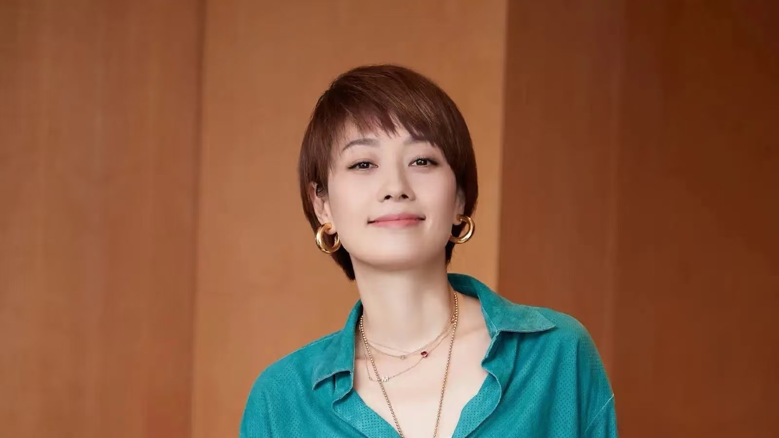 祝贺！47岁马伊琍荣升国家一级演员，31年演艺路迎来巅峰