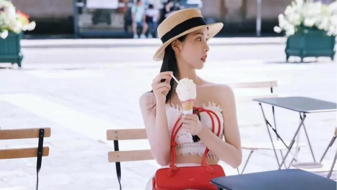 陈都灵|平板身材玩起“纯欲风”，淑女变熟女！