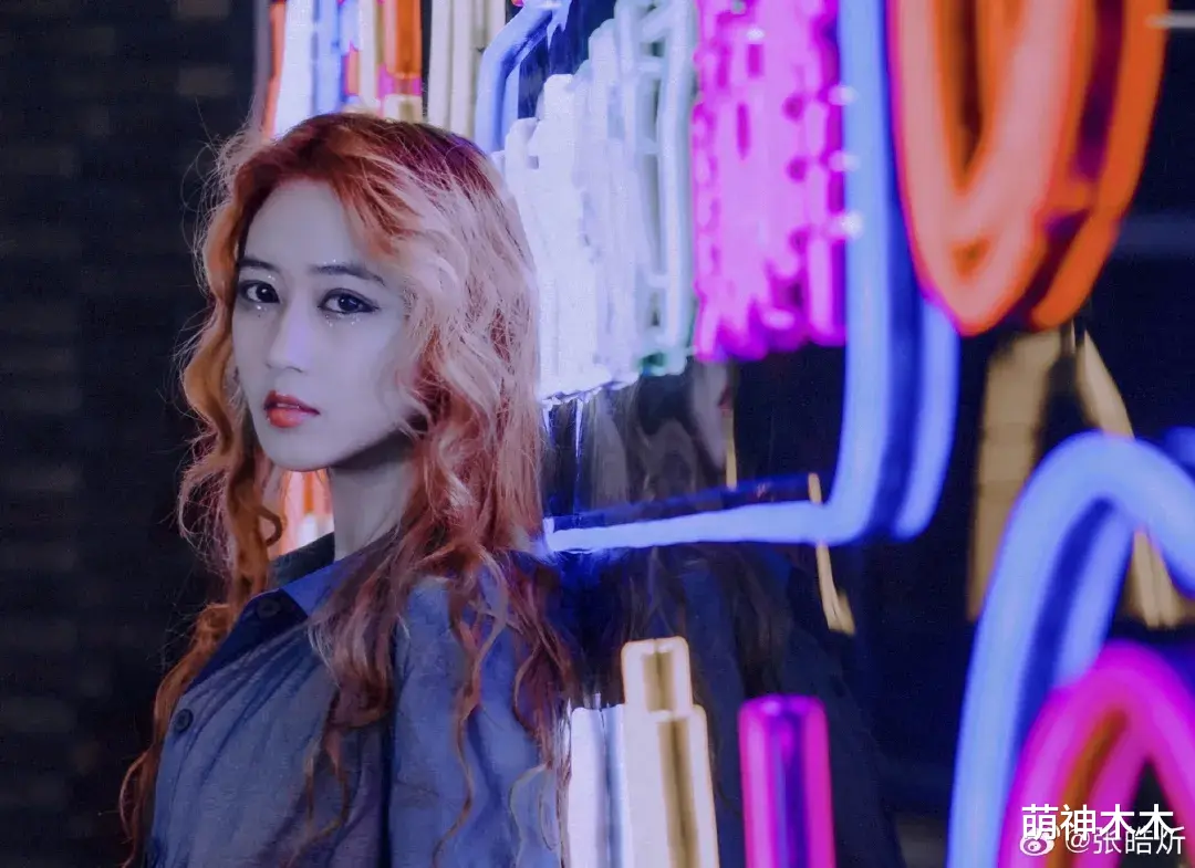 娱乐圈又添渣男!小鲜肉暴打女制片人,曾让前女友带闺蜜玩三人行