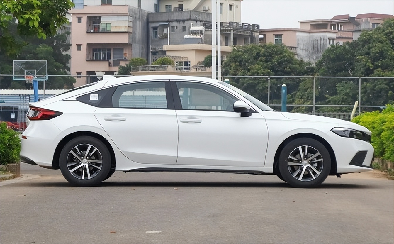 本田拿出“杀手锏”，A+级车跌至8.5万，油耗3.8升，还看啥国产车