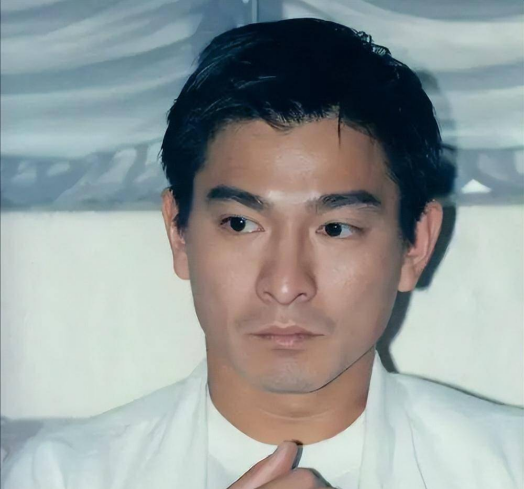 彭于晏得罪李冰冰惨遭封杀4年，在娱乐圈不断“作死”！