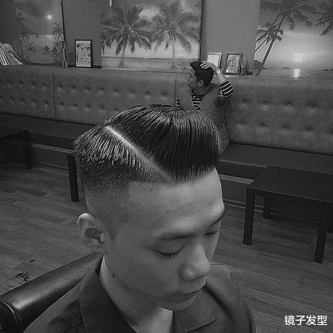 男发不论怎么剪，一定要试试两侧铲短二八分，绅士有型不落伍
