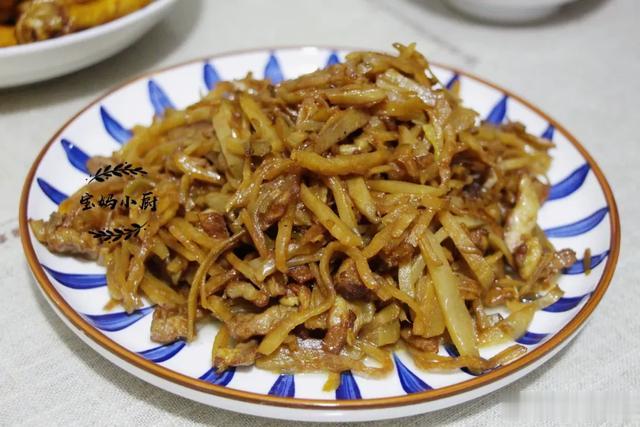 儿子领对象回来，父母做的晚餐火了，网友：中国式优秀父母