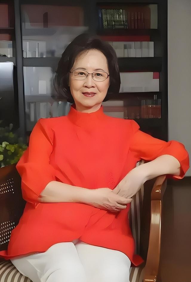 太坏了!去世仅1个月就被消费,琼瑶儿子公开发声,周杰早有表态