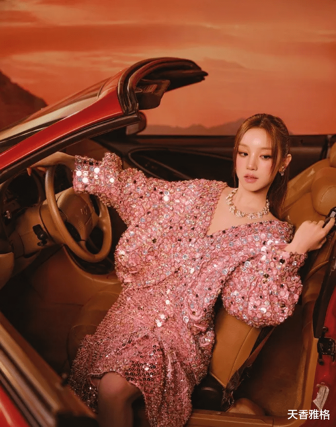 她为何在中国有高额邀约的情况下,仍选择在韩国续约?