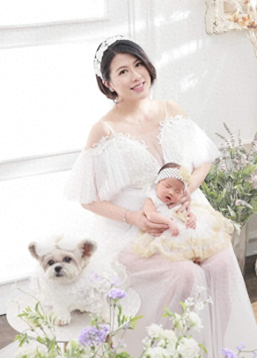 47岁香港女星承认秘密生女，首谈女儿生父身份，原来是黄子华司机